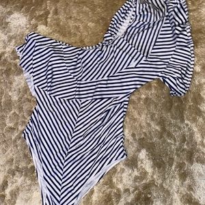 One shoulder bathing suit